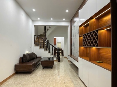  siêu phẩm nhà ngọc thụy   nhà đẹp, ô tô đỗ cửa, full nội thất hiện đại      diên tích 38m 4 2