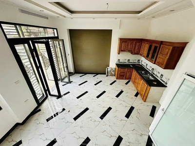 Tìm đâu 1 căn nhà đẹp hơn  2 mặt tiền rộng rãi căn góc 5 tầng xây mới ô tô đỗ cửa ngõ to thoáng kv 2