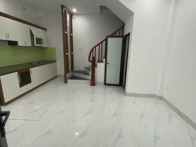 Nhà đẹp giá tốt mặt tiền 5m rộng rãi 5 tầng xây mới cách đường quốc lộ 15m đi vào  ngay mặt phố 1