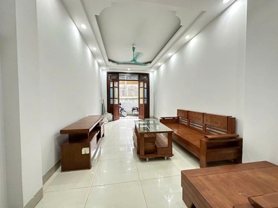 Nhà đẹp giá tốt mặt tiền 5m rộng rãi 5 tầng xây mới cách đường quốc lộ 15m đi vào  ngay mặt phố 2
