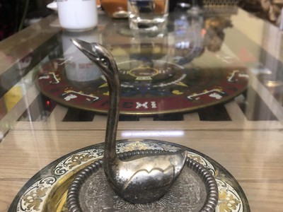 Tượng Thiên Nga, tinh xảo sắc nét có đế, chất liệu hợp kim ko gỉ, kích thước cao 10 cm. Giá bán : 2 1