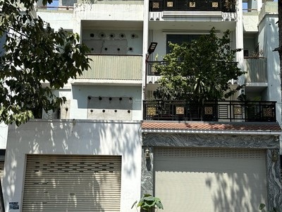 Bán gấp NHÀ 4 LẦU MT nhựa 62m-10 làn xe chạy, đ/d cty Colgate, SHR, CC 1