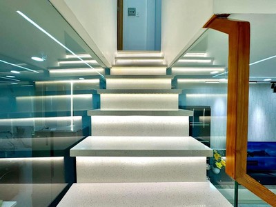 Bán gấp  10 tỷ nhà mặt tiền,siêusiêu phẩm: 80m2  x 7 tầng thang máy - vị trí vàng thịnh quang 2