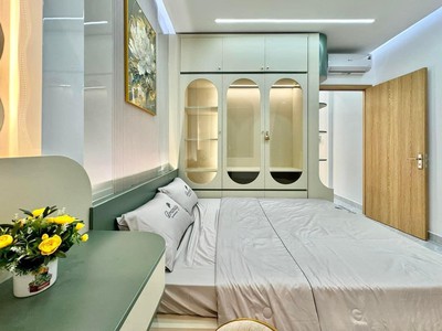 Bán gấp  10 tỷ nhà mặt tiền,siêusiêu phẩm: 80m2  x 7 tầng thang máy - vị trí vàng thịnh quang 0