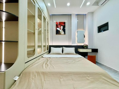 Bán gấp  10 tỷ nhà mặt tiền,siêusiêu phẩm: 80m2  x 7 tầng thang máy - vị trí vàng thịnh quang 1