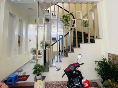 Cần bán nhà phố phùng chí kiên 41m2 x 4 tầng, nhà mới ở ngay, gần ô tô tránh, hơn 9 tỷ 4