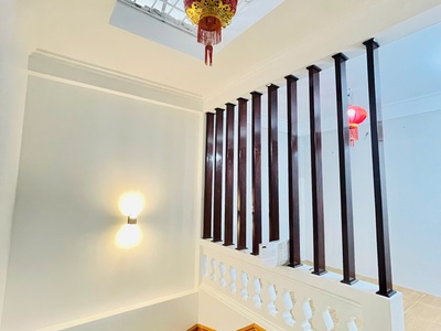 Nhà đẹp ở ngay đường láng - đống đa - 42m 5 tầng mặt tiền thoáng ô tô đỗ cửa ở ngay hơn 12 tỷ lh 0