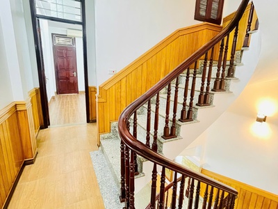 Nhà đẹp ở ngay đường láng - đống đa - 42m 5 tầng mặt tiền thoáng ô tô đỗ cửa ở ngay hơn 12 tỷ lh 4