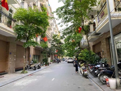 Bán nhà phân lô Lạc Trung DT 70m2x4T ngõ 2 ô tô tránh nhau có vỉa hè giá 20,5 tỷ 4