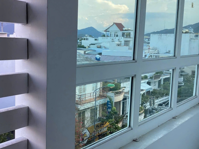 Nhà bán đường cửu long Dt : 68.7m2 giá 10.5 tỷ, liên hệ: Trần Yên Trinh 0