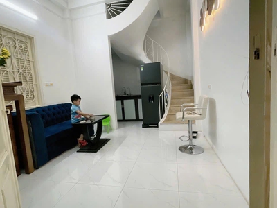 Cho thuê nhà ngõ Văn Hương - Đống Đa 30m x 4T giá 12tr, nhà đẹp, full nội thất 0