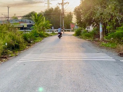 Bán nhanh lô đất thổ cư đẹp, gần chợ Mỹ Hạnh Nam - sổ sẵn, sang tên được liền 0