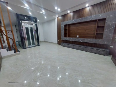 Bán Nhà Ngõ 12 Phố Bồ Đề, Long Biên, 40m2, 6 Tầng, Thang Máy, Full Nội Thất, Giá 8 Tỷ hơn 1