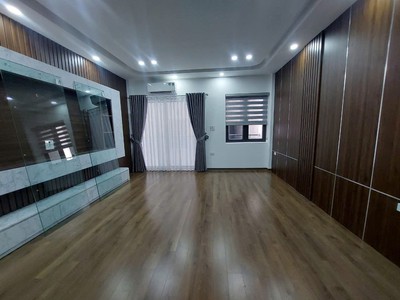 Bán Nhà Ngõ 12 Phố Bồ Đề, Long Biên, 40m2, 6 Tầng, Thang Máy, Full Nội Thất, Giá 8 Tỷ hơn 2