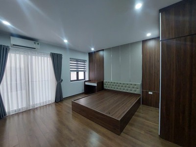 Bán Nhà Ngõ 12 Phố Bồ Đề, Long Biên, 40m2, 6 Tầng, Thang Máy, Full Nội Thất, Giá 8 Tỷ hơn 3