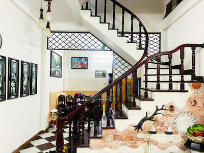 Giá tốt bán nhà mặt phố bát đàn 53m2 x 5 tầng đẹp ở luôn, 31.5 tỷ, kinh doanh đỉnh 0