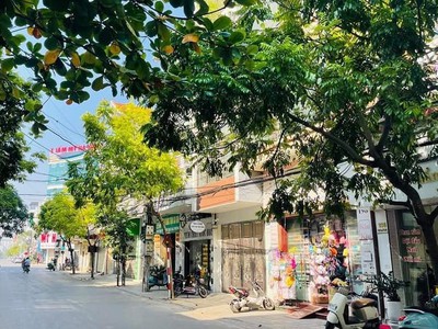 Bán nhà đường lớn, 2 mặt tiền, vị trí đẹp gần công viên kỳ bá   83m , giá tốt 1