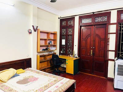 Giá tốt bán nhà mặt phố bát đàn 53m2 x 5 tầng đẹp ở luôn, 31.5 tỷ, kinh doanh đỉnh 2