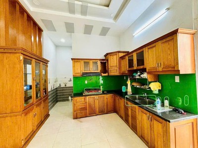 Hiếm có biệt thự sân vườn, 2 tầng thiết kế sang trọng, 145m2, 6m x 25m. sát mặt tiền lê thị lơ. 5t5 0