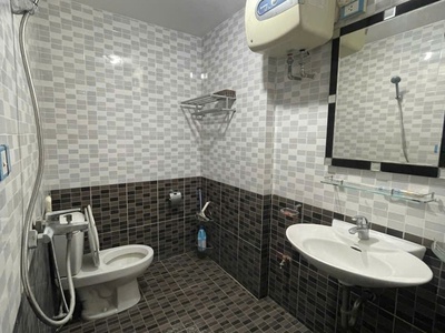 Bán nhà hoàng hoa thám 52m2 x 5 tầng chỉ nhỉnh 10 t. ô tô tránh , ngõ thông, kinh doanh đỉnh .trung 2
