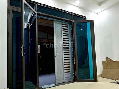 Cho thuê nhà nguyên căn nhà mới 4 tầng - số 39 ngõ 175/5 Định Công. 2
