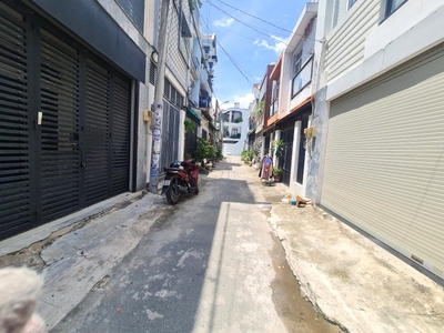 Chỉ 4.x tỷ  bán nhà 2 tầng hẻm xe tải 52m2 4.25x12.5m ql13 hiệp bình phước mới đẹp ở ngay 2