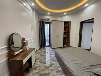 Cho thuê nhà lô góc Văn Cao, DT: 70m2, 5 p.ngủ khép kín. 6