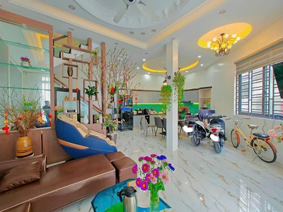 Cho thuê nhà lô góc Văn Cao, DT: 70m2, 5 p.ngủ khép kín. 0