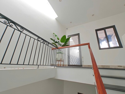 Cho thuê nhà lô góc Văn Cao, DT: 70m2, 5 p.ngủ khép kín. 1