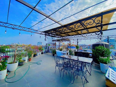 Cho thuê nhà lô góc Văn Cao, DT: 70m2, 5 p.ngủ khép kín. 2
