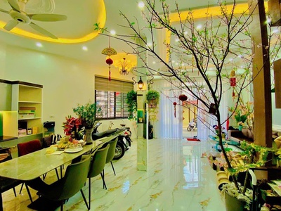 Cho thuê nhà lô góc Văn Cao, DT: 70m2, 5 p.ngủ khép kín. 3