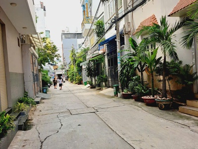 Bán gấp nhà mã lò hẻm 5m xe hơi ra vào 40m2,4 tầng đúc btct nhỉnh 4 tỷ 0