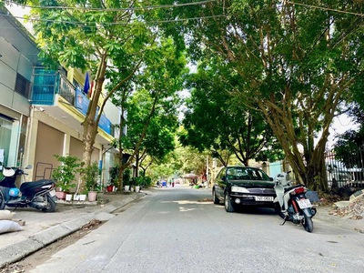 Bán đất thạch bàn 68M khu TĐC vỉa hè ô tô dừng đỗ ngày đêm view vườn hoa long biên 0