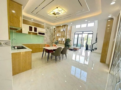 Nhà đẹp xã Long Hiệp huyện Bến Lức dt 110m2  1 lầu 3pn 2wc giá 2,15 tỷ 0