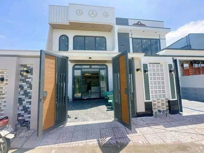 Nhà đẹp xã Long Hiệp huyện Bến Lức dt 110m2  1 lầu 3pn 2wc giá 2,15 tỷ 1