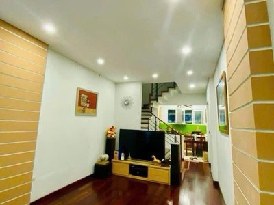 Bán nhà 58m2, 3pn, 4vs, ngõ nguyễn khoái, thanh trì, 5.7 tỷ, sổ đỏ 2