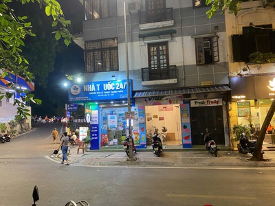 Chính chủ cần cho thuê nhà tầng 1 mặt phố số 1 phố hàng bún, quận ba đình riêng biệt 2
