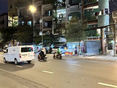 Bán nhà mặt tiền nguyễn xí - giao định bộ lĩnh,  4.6x35m,  cấp 4, xây cao tầng, 17.9 tỷ 0