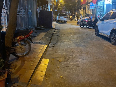 Hơn 11 t  xíu có ngay nhà mới 5 tầng , thang máy xịn xò , nhà lô góc 3 thoáng vĩnh viễn , 2 mặt 0