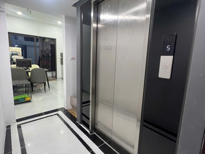 Hơn 11 t  xíu có ngay nhà mới 5 tầng , thang máy xịn xò , nhà lô góc 3 thoáng vĩnh viễn , 2 mặt 1