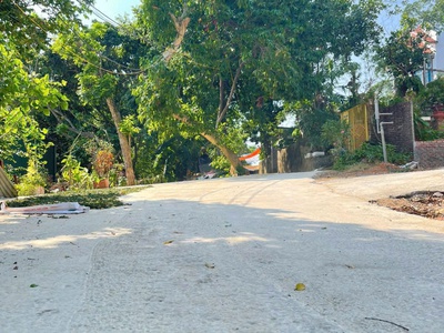 Thị trấn chúc sơn - ra hàng  lô đất ngay cơ quan hành chính huyện  -37,2m2 đường xe tải đỗ cửa 3