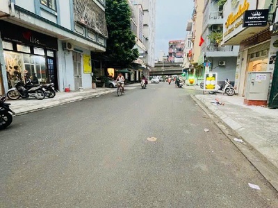 B.án nhà ngõ 168 nguyễn xiển nhà 2  mặt ngõ rộng như phố vij trí vàng để kinh doanh 2