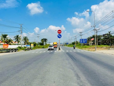 9800m2 đất mặt tiền Tỉnh lộ 824 xã Lương Bình,huyện Bến Lức giá 43 tỷ 5