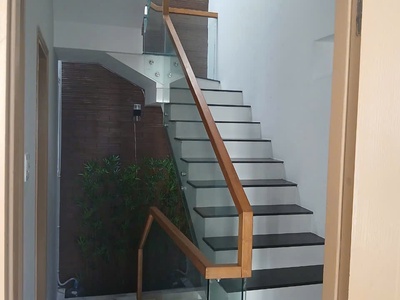 Bán nhà Hồ Xuân Hương 3 tầng mới đẹp ô tô đỗ cửa 2