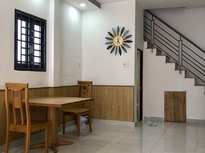 2 pn, bán nhà phạm văn bạch, hẻm xe tải thông, p15 tân bình,giá 3.x tỷ 1