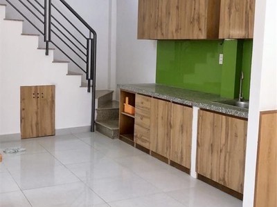 2 pn, bán nhà phạm văn bạch, hẻm xe tải thông, p15 tân bình,giá 3.x tỷ 4