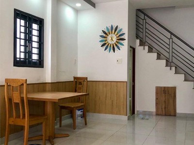 2 pn, bán nhà phạm văn bạch, hẻm xe tải thông, p15 tân bình,giá 3.x tỷ 2