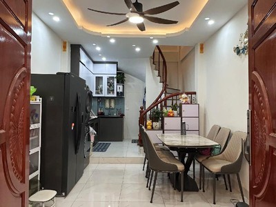 Bán nhà 5 tầng trương công giai, sổ vuông, 2 thoáng, 10m ra phố. 7,2 tỷ 2