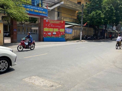 Nhà đẹp - giá tốt - vị trí đắc địa tại nhà số 5- xí nghiệp tơ tằm đan hoài, xã sơn đồng, huyện hoài 2