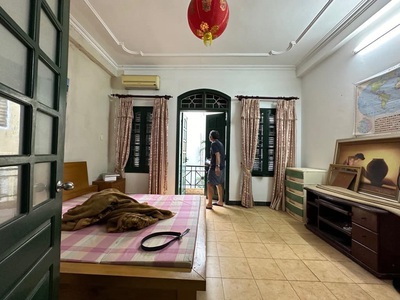 Bán nhà trâu quỳ. 50m2 3 tầng 4,95 tỷ. full nội thất, ở sướng. 0